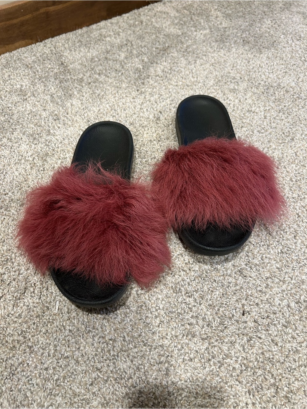 UGG Women's Faux Fur Slide Sandals - Burgundy Top, Black Footbed